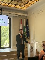Klubobmann Mag. Ernst Gödl spricht zu den Schülerinnen und Schülern © Steiermark-Büro